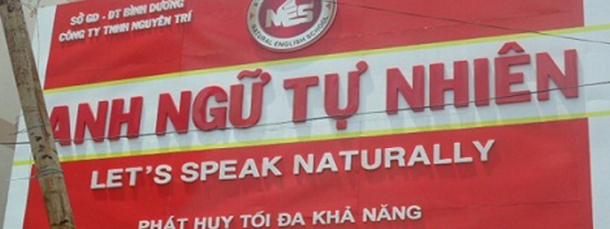 Bảng hiệu alu trung tâm tiếng Anh ở Thủ Dầu Một