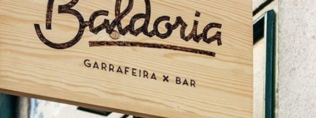 Biển hiệu gỗ quán bar đẹp tại Bình Dương